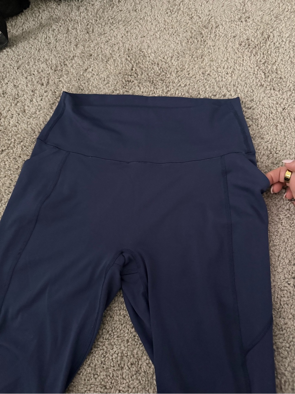 Uniqlo High-Waist Navy Active Leggings - with side pockets.
